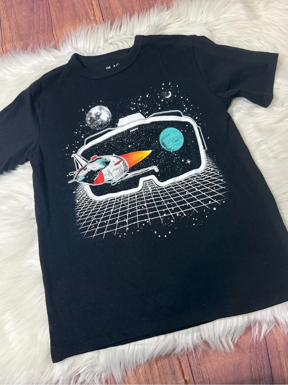 The Children’s Place Black Graphic T-Shirt - Boys Size M (7/8)
